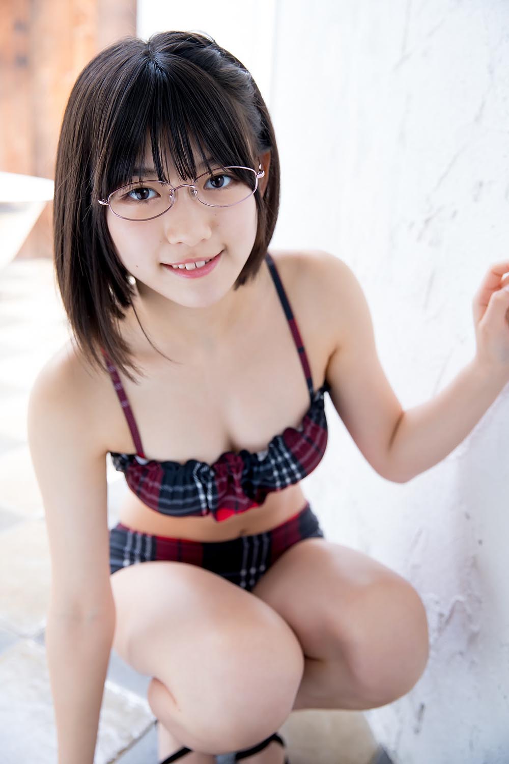 现役JK偶像“沢村りさ” 泳装写真集【眼睛娘】