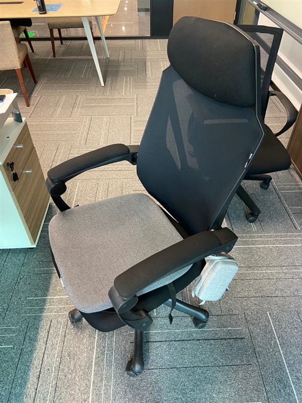 杭州公司发明高科技坐垫:“监控”员工屁股插图1 杭州一公司发明高科技坐垫 可知员工在不在工位 回应:并非监视