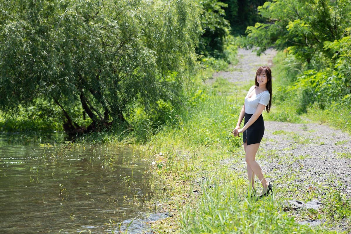 【山中真由美】林间性感OL【写真集53P】