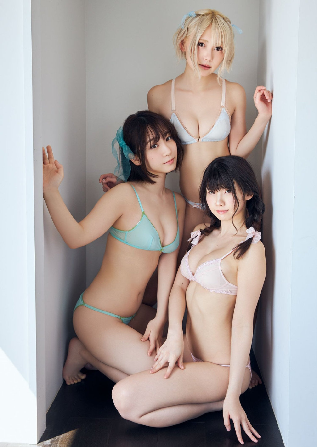 【enako × 伊织萌 × 篠崎こころ】《YOUNG JUMP》杂志210415号