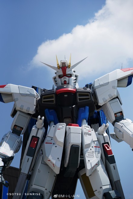 上海金桥啦啦宝都 1:1 实物大【自由高达】 今日“上头”仪式