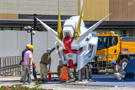 上海金桥啦啦宝都 1:1 实物大【自由高达】 今日“上头”仪式