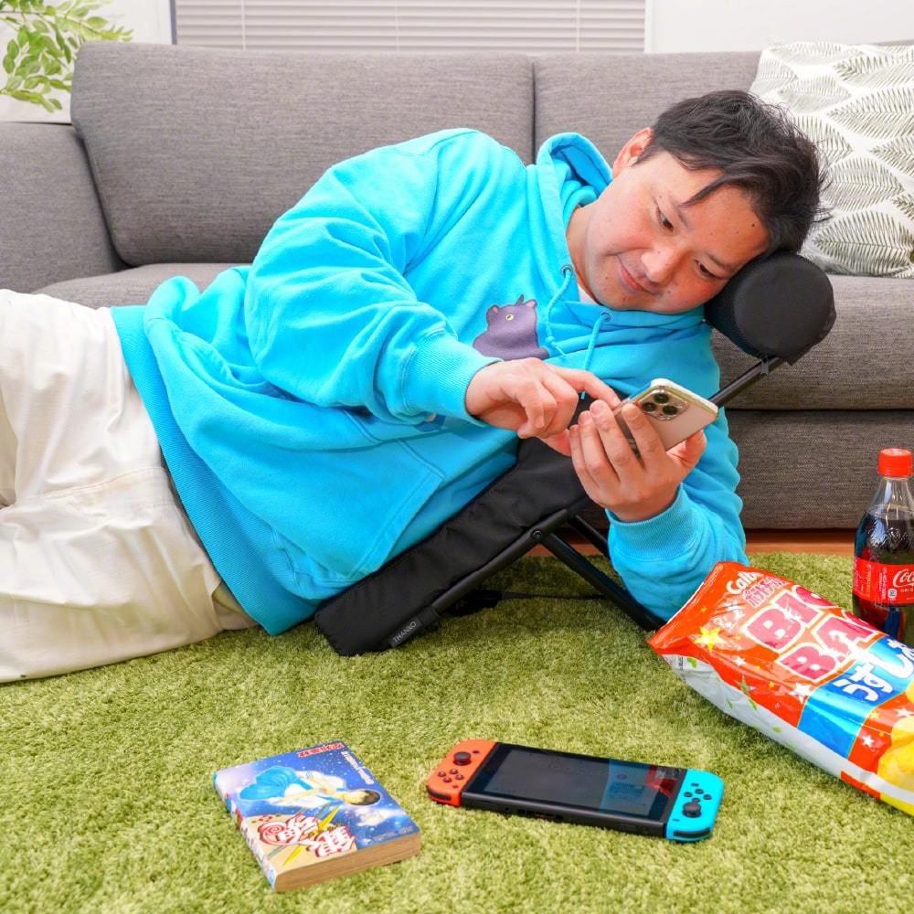 日本THANKO推出可趴着玩手机打游戏的趴趴枕