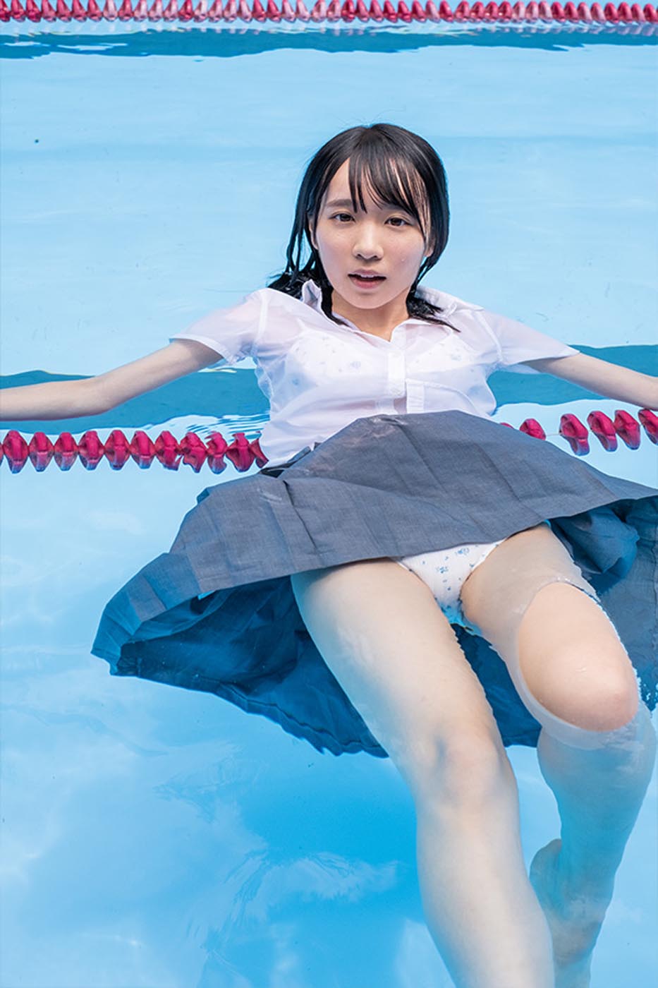 写真集：《Young Gangan  2022.08.19 No.17  林田百加 椿野ゆうこ》