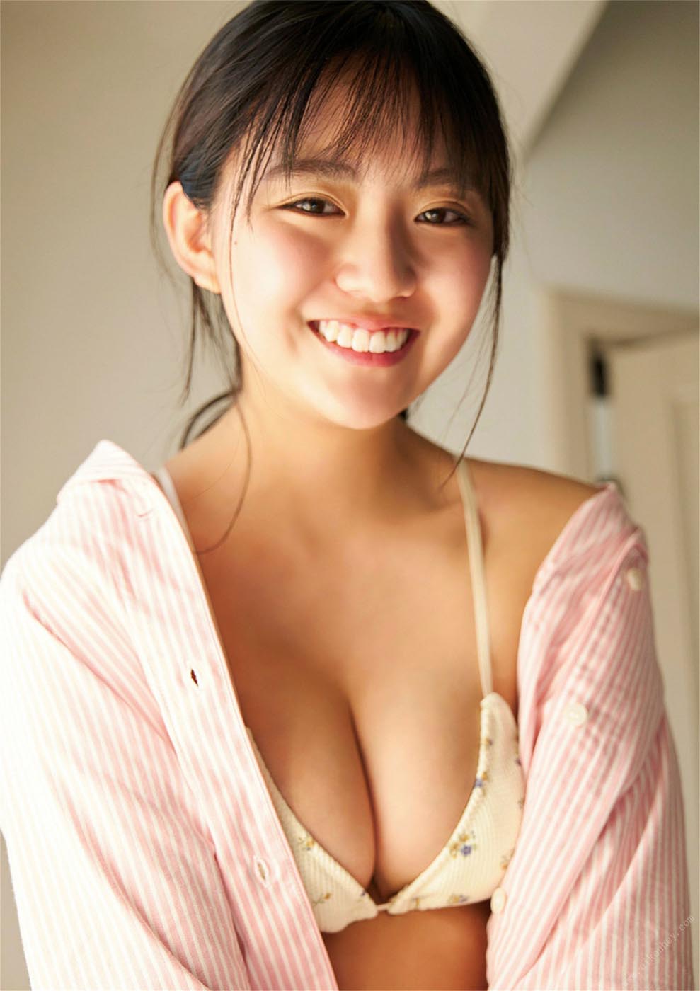 丰田露娜「挑発的な女のコ。」BRODY数字写真集