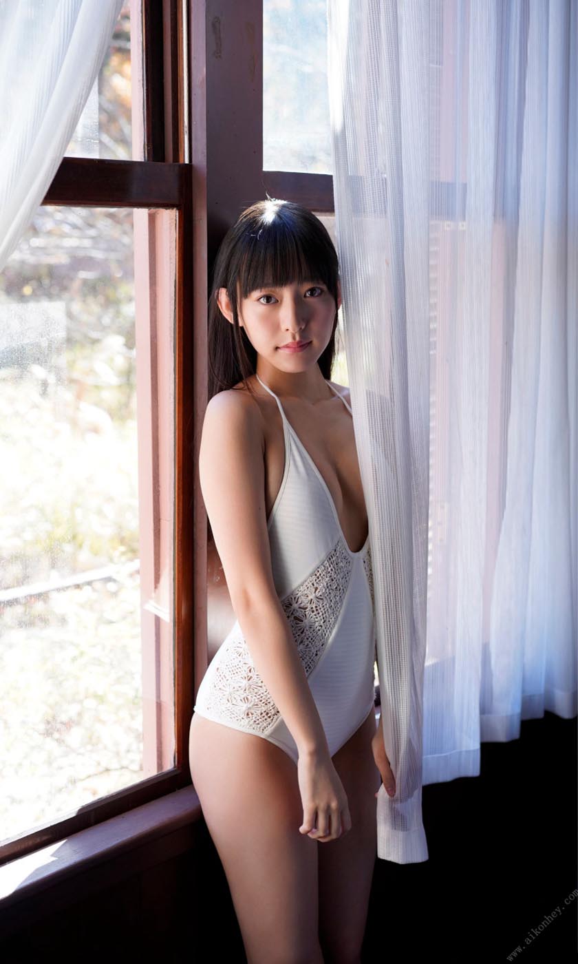 高崎加奈美写真集 「あの虹を超えて」