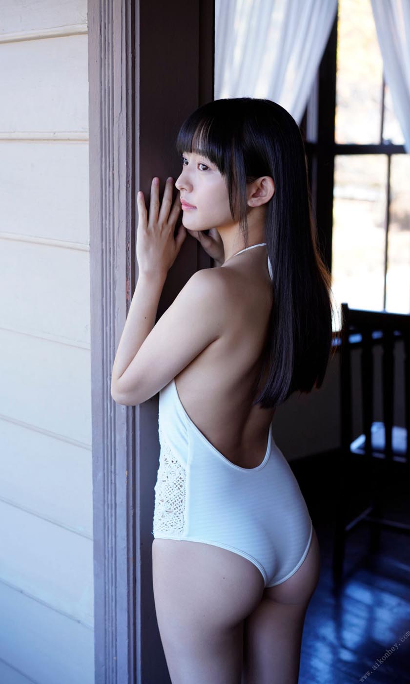 高崎加奈美写真集 「あの虹を超えて」