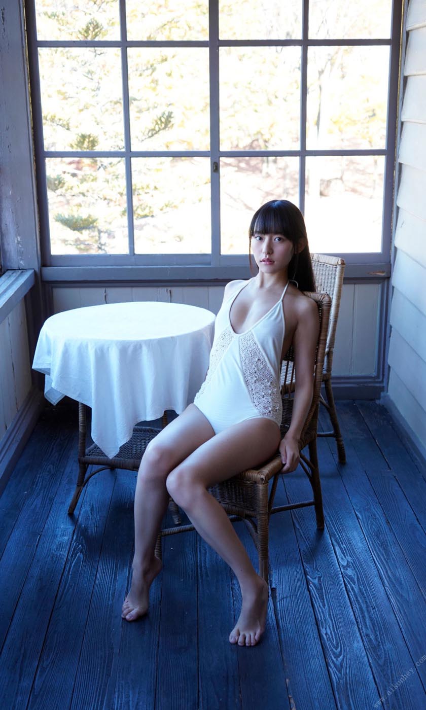 高崎加奈美写真集 「あの虹を超えて」