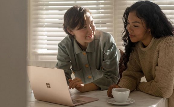 传微软年底推出更轻量级Surface Laptop