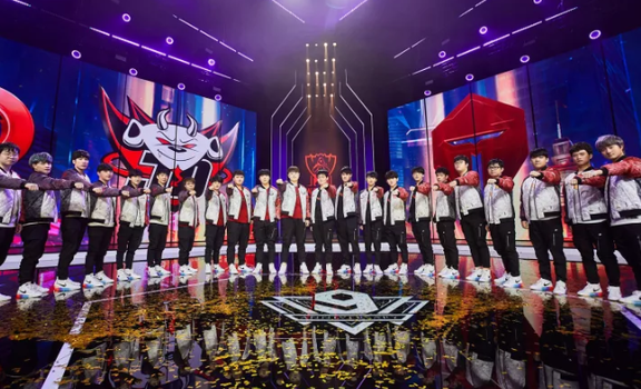 LPL世界赛出征海报引争议,Nike“喧宾夺主”,恐成今年最大赢家