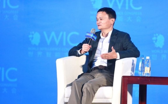 马云:教育迫切需要改变 否则孩子未来竞争不过机器