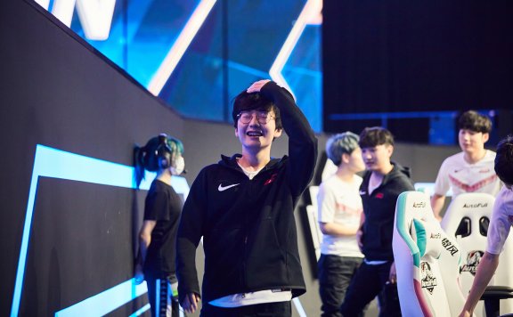 国外网友热议LGD输给PSG:LPL现在就是泡沫,一吹就破