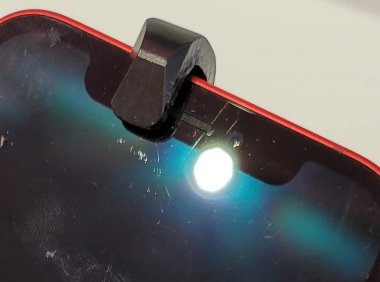 苹果iPhone 12又出新问题，买来3天就有划痕