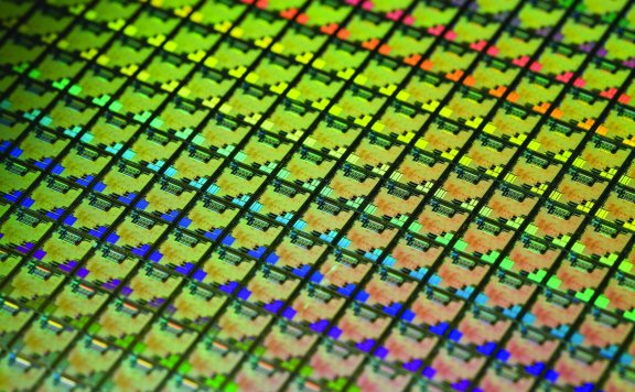 中国首个芯片大学落户南京 将与华为中芯国际合作