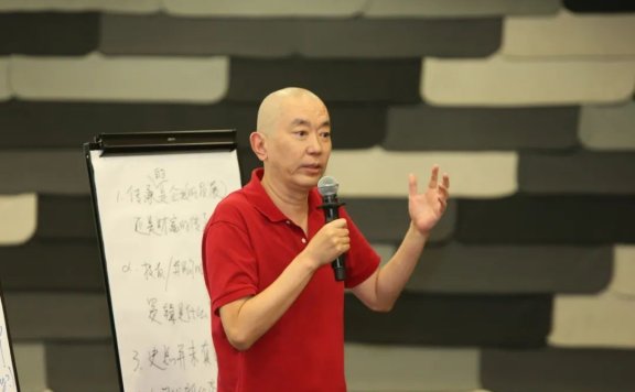 史玉柱如今三大爱好：看美景 看美女 跟男人喝酒