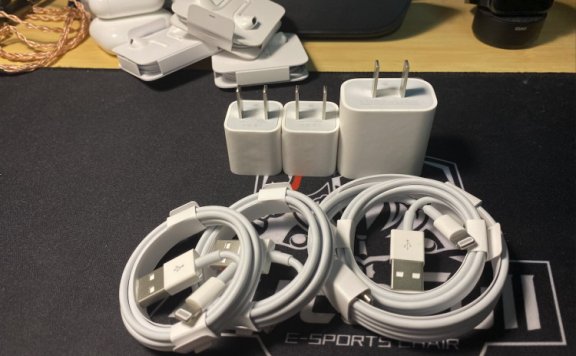 苹果：不光耳机和充电器 以后数据线也不送了！