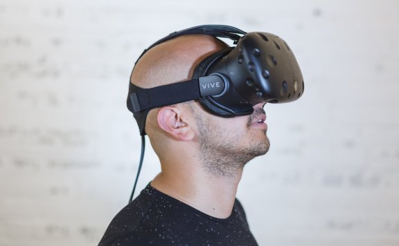 三星、斯坦福联合开发最精细OLED 或彻底改变VR市场