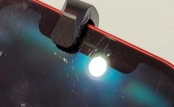 苹果iPhone 12又出新问题，买来3天就有划痕