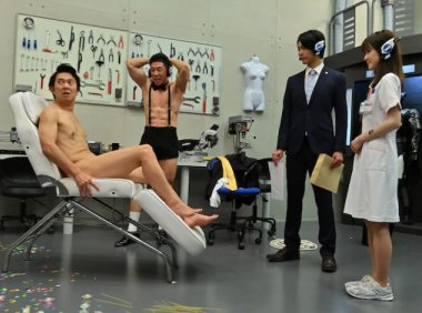 《假面骑士01》剧场版 ：裸体搞笑艺人AKIRA100%登场