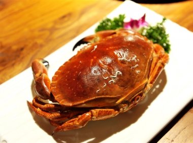 日本1.5公斤松叶蟹：拍卖价高达16万