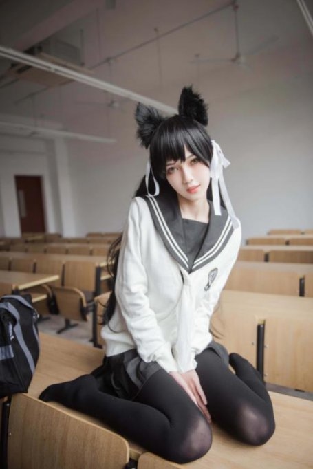 [你的负卿] 福利写真集·NO.003 爱宕制服 [10P]