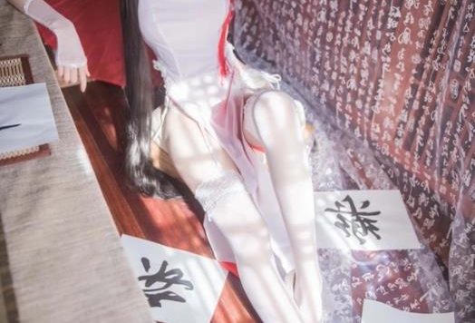 [你的负卿] 福利写真集·NO.005 高雄旗袍 [18P]