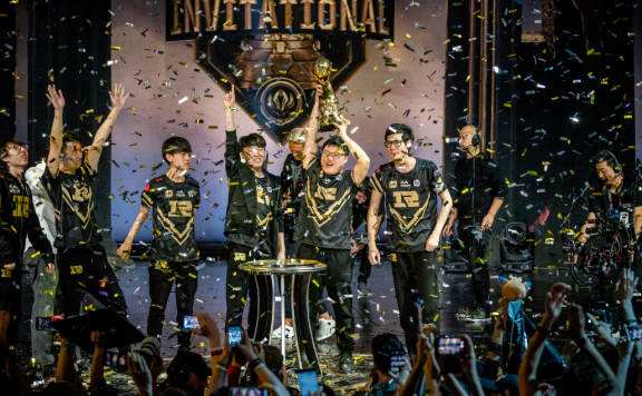 RNG下赛季变天，新打野WeiWei正式加盟，小龙堡被抛弃