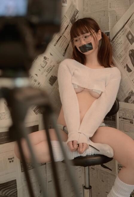 「きょう肉肉」福利写真集-监禁少女