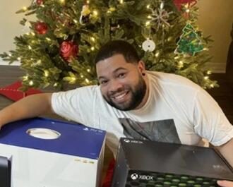 男子为家庭7年不玩游戏，妻女送PS5/XSX当节日礼物