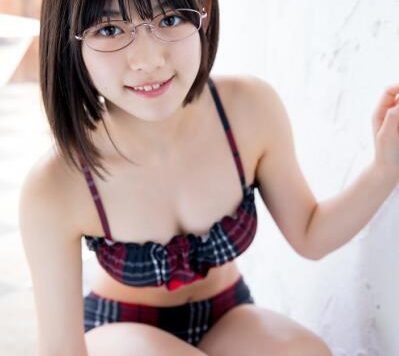 现役JK偶像“沢村りさ” 泳装写真集【眼睛娘】