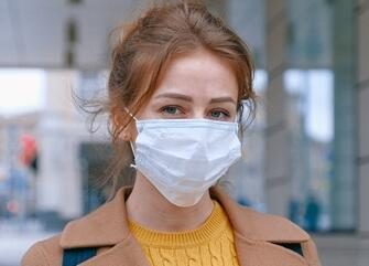 疾控专家：口罩拉到下巴处会增加传染风险