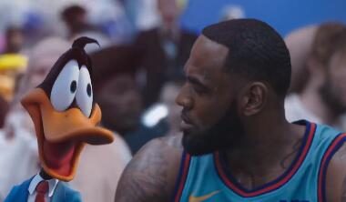 詹姆斯主演真人动画电影《空中大灌篮：新传奇》中文版新预告公布