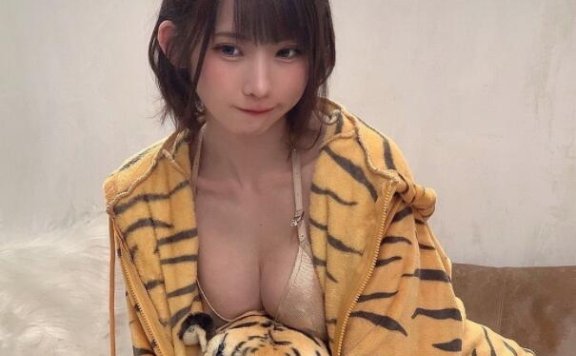 Enako “虎”年祝福写真