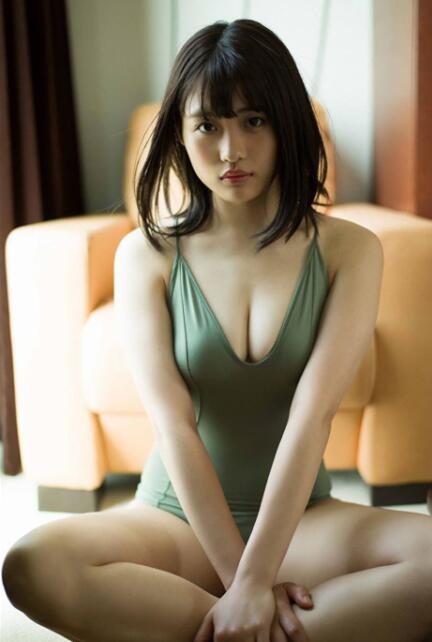 石田桃香 泳装 First写真集【MOMOKA】（41P）