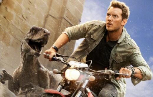 电影《侏罗纪世界3》发布定档海报，6月10日与北美同步上映