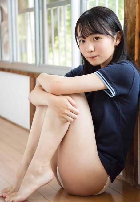 写真集：《Young Gangan  2022.08.19 No.17  林田百加 椿野ゆうこ》